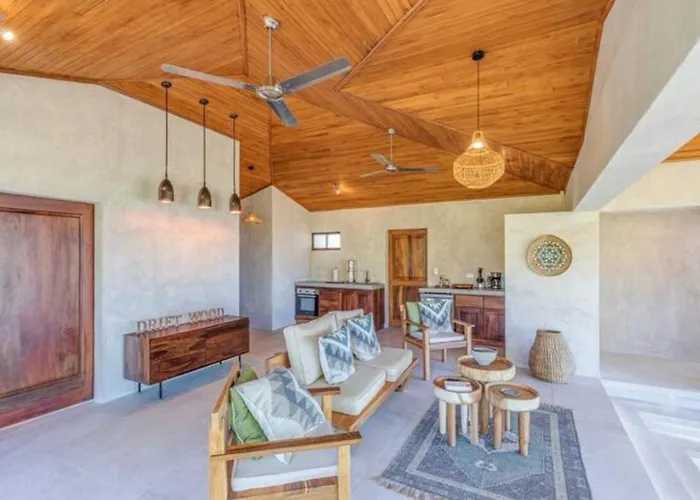Driftwood Ocean View Villa *